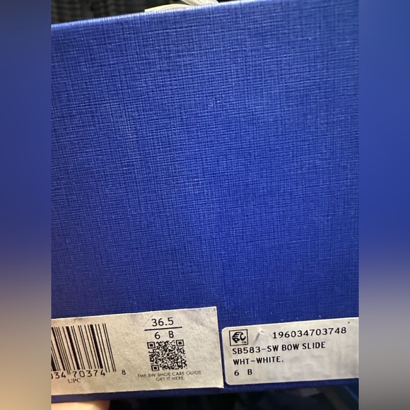 Stuart Weitzman Silver Sandals - Picture 4 of 4